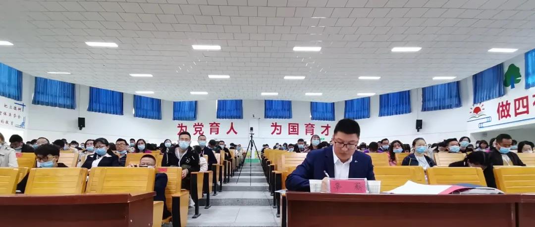 凝心聚力，齊心戰(zhàn)中考——研討促教研，開啟三師教育新篇章