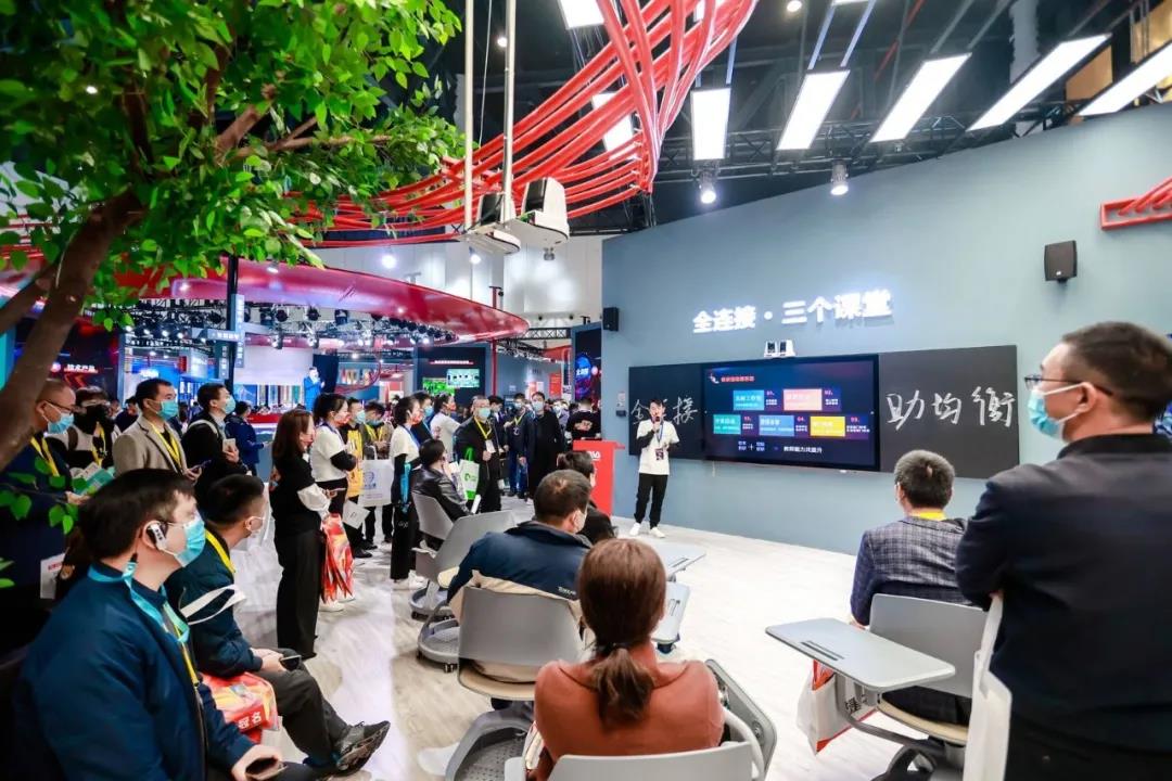 奧威亞獨家冠名第80屆教裝展，“全連接”理念驚艷登場