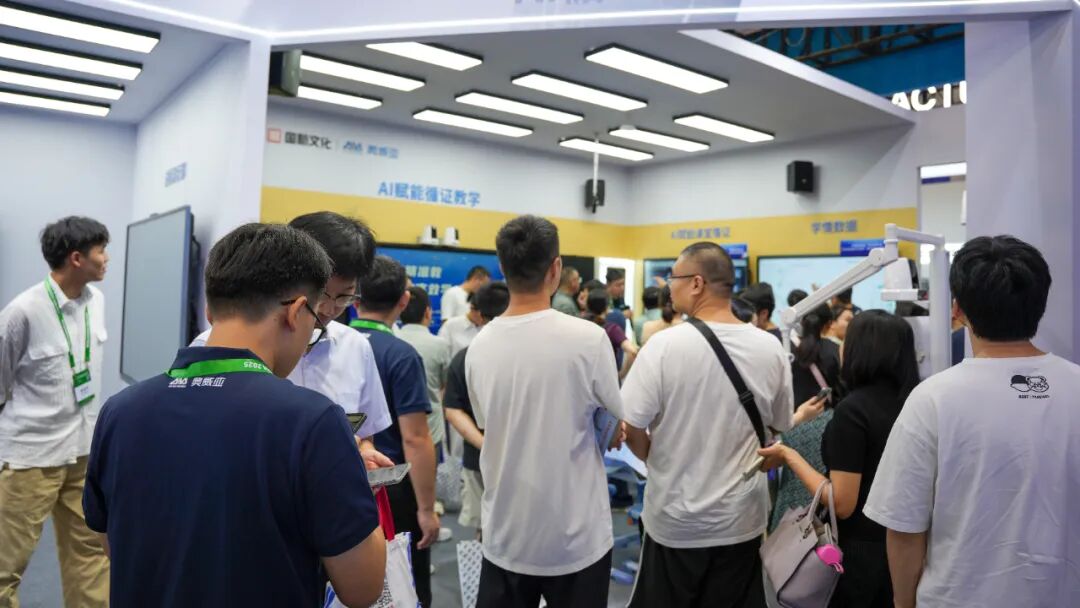 奧威亞AI+教育方案亞教展 “出圈”：人工智能助力教育引關(guān)注，國(guó)內(nèi)外需求高漲