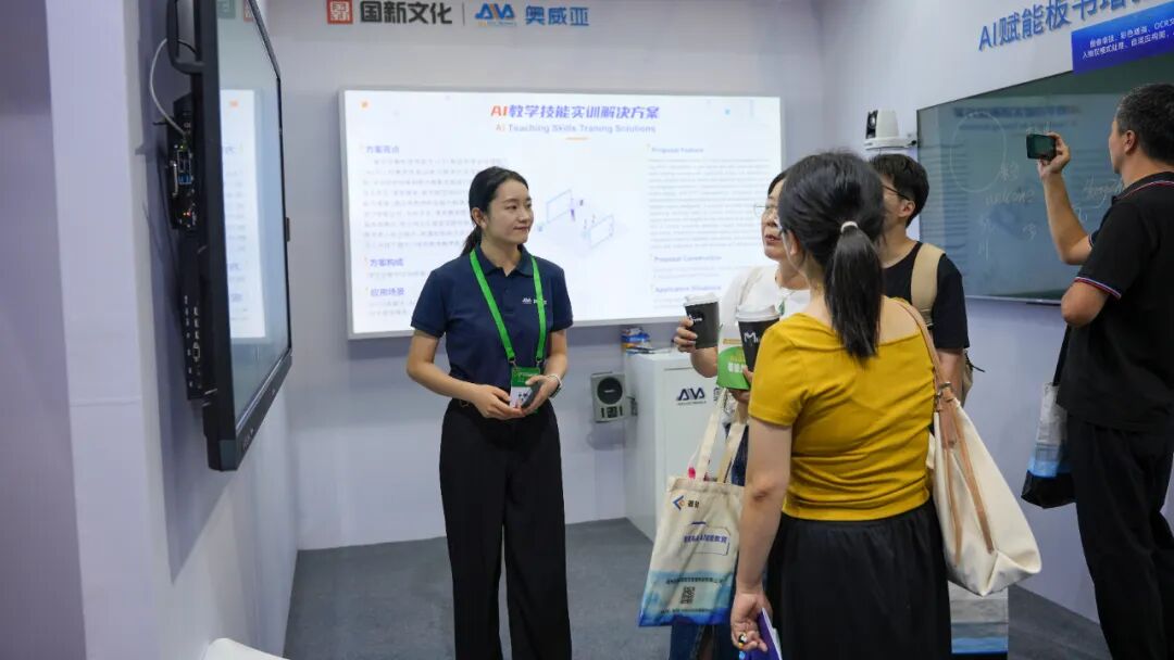 奧威亞AI+教育方案亞教展 “出圈”：人工智能助力教育引關(guān)注，國內(nèi)外需求高漲3.jpg