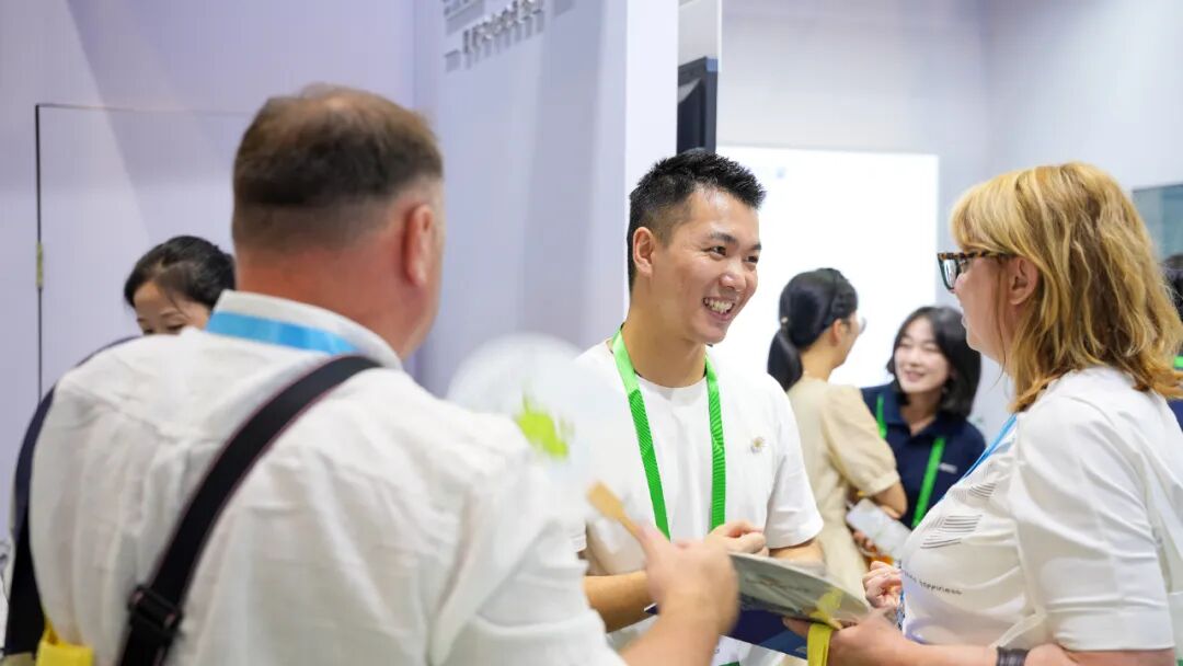 奧威亞AI+教育方案亞教展 “出圈”：人工智能助力教育引關(guān)注，國內(nèi)外需求高漲4.jpg