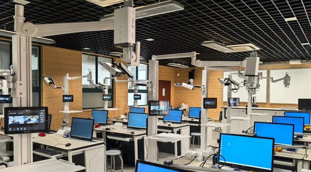 高清錄播,數(shù)智賦能科學(xué)教育，奧威亞攜手風(fēng)華中學(xué)探索實(shí)驗(yàn)教學(xué)新路徑