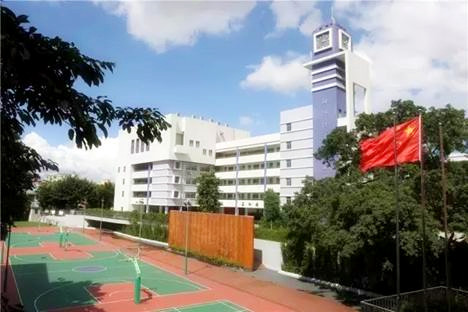 帶上移動錄播去辦畢業(yè)典禮和期末表彰大會，全校2000名師生就都能看直播！