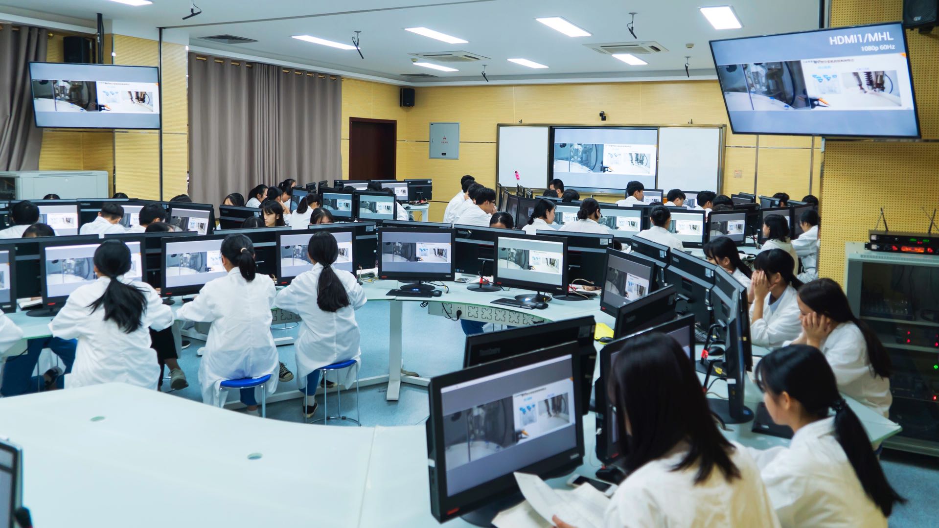 奧威亞攜手廣東省食品藥品職業(yè)技術(shù)學(xué)校“互聯(lián)網(wǎng)+實(shí)訓(xùn)”打破“圍觀式教學(xué)”！