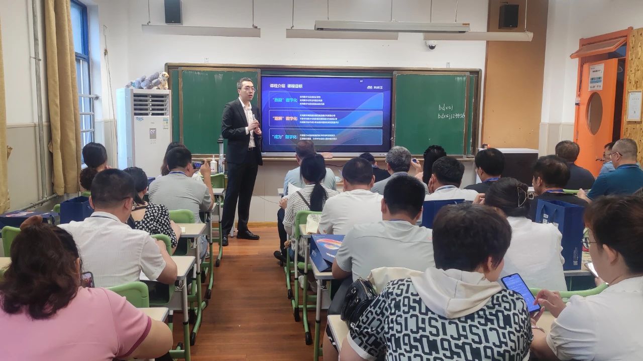 奧威亞AI賦能課堂循證，數(shù)據(jù)驅(qū)動(dòng)精準(zhǔn)教研